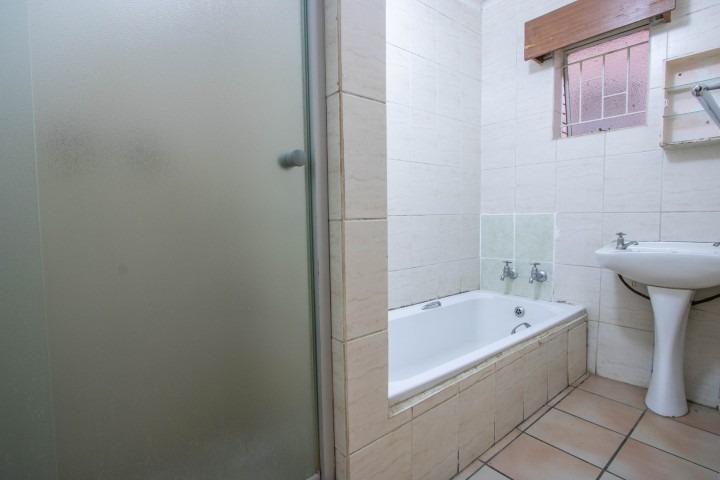 To Let 11 Bedroom Property for Rent in Die Bult North West